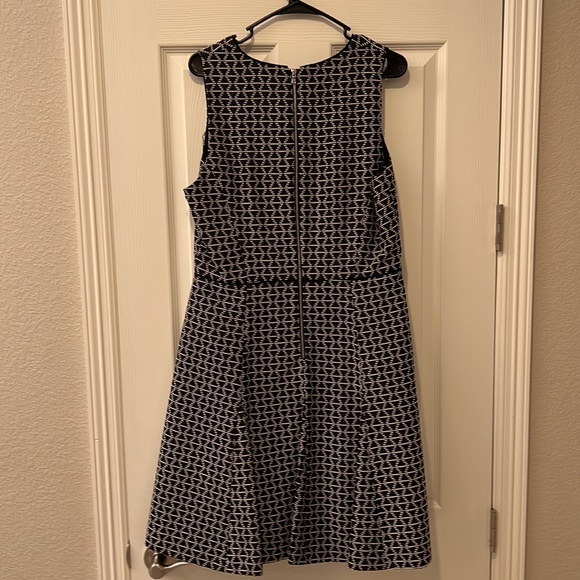 Banana Republic Sleeveless V Neck Textured Dress Size 14 - Picture 6 of 7